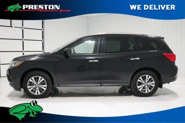Photo of 2019 Magnetic Black Nissan Pathfinder
