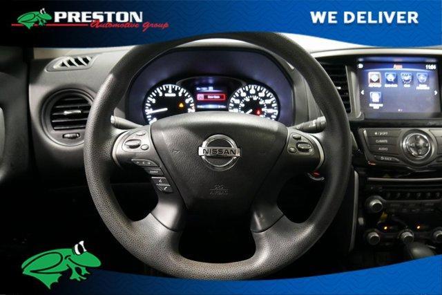 Photo of 2019 Magnetic Black Nissan Pathfinder