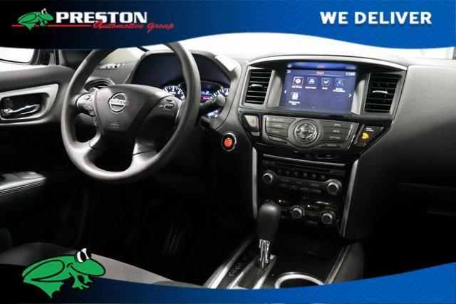 Photo of 2019 Magnetic Black Nissan Pathfinder