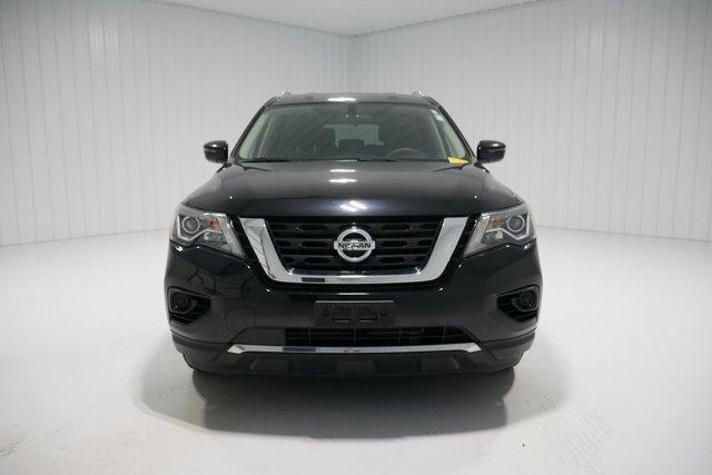 Photo of 2019 Magnetic Black Nissan Pathfinder