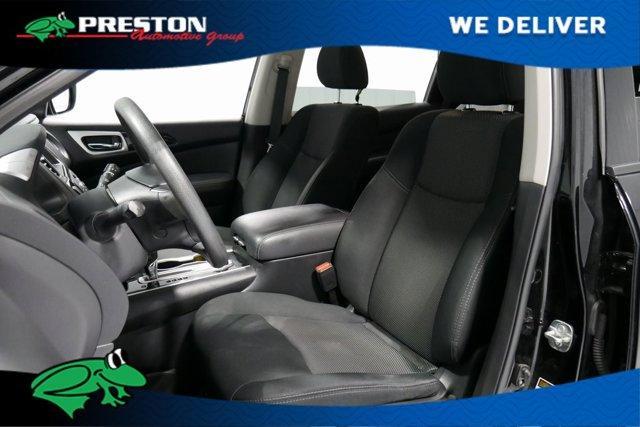 Photo of 2019 Magnetic Black Nissan Pathfinder