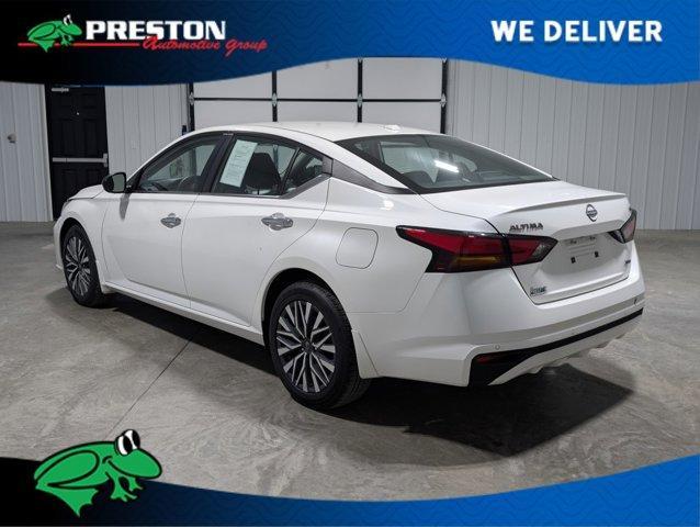 Photo of 2024 White Nissan Altima