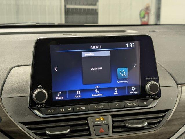 Photo of 2024 White Nissan Altima