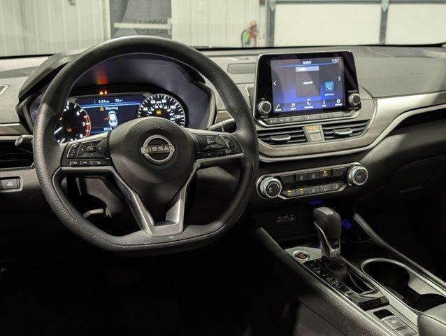 Photo of 2024 White Nissan Altima