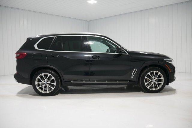 Photo of 2020 Black Sapphire Metallic BMW X5
