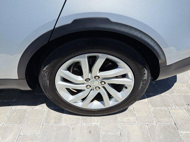Photo of 2020 Indus Silver Metallic Land Rover Discovery