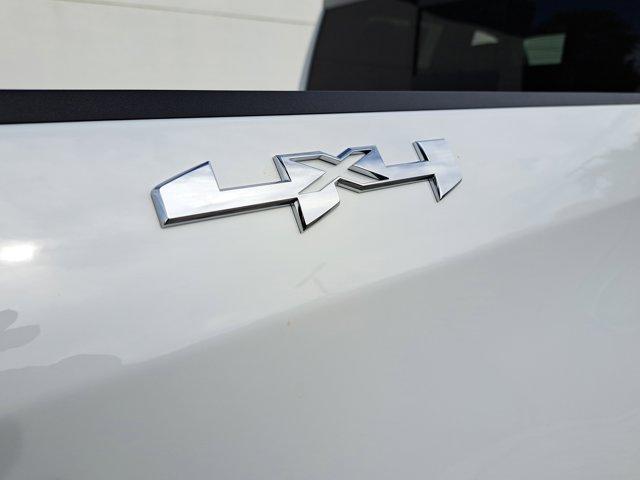 Photo of 2025 Summit White GMC Sierra 1500
