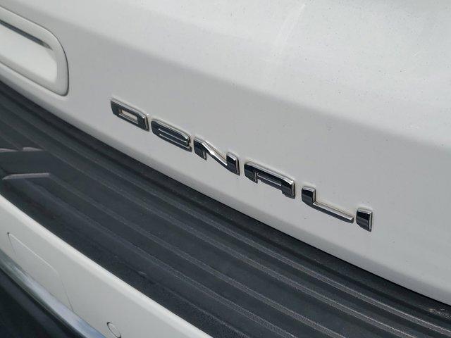 Photo of 2021 Summit White GMC Yukon