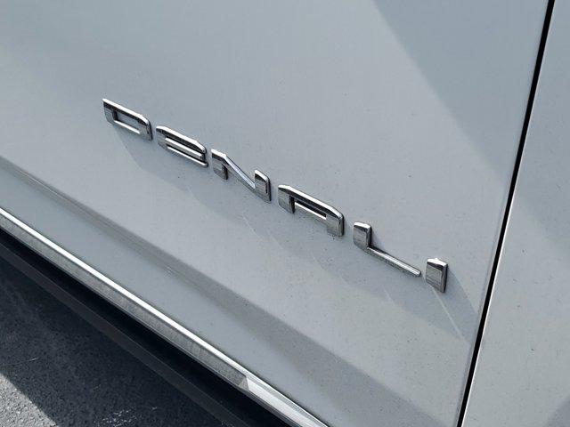 Photo of 2021 Summit White GMC Yukon