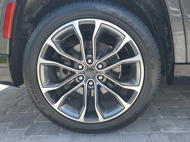 Photo of 2023 Baltic Gray Metallic Clearcoat Jeep Grand Wagoneer