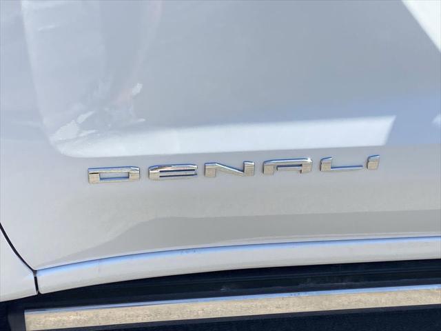 Photo of 2023 White Frost Tricoat GMC Sierra 1500