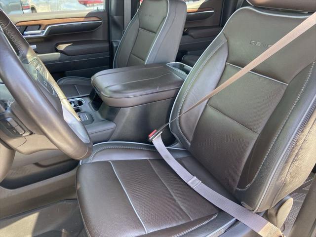 Photo of 2023 White Frost Tricoat GMC Sierra 1500