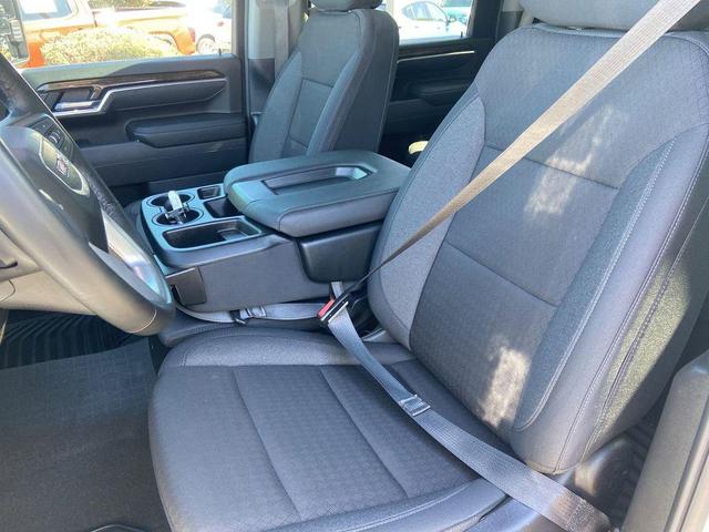 Photo of 2025 Summit White GMC Sierra 2500
