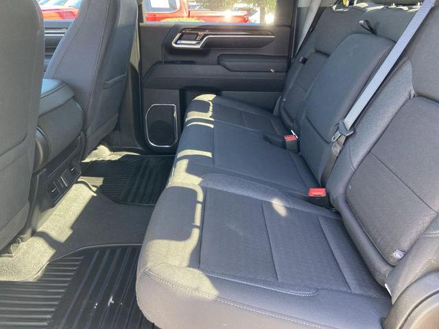 Photo of 2025 Summit White GMC Sierra 2500