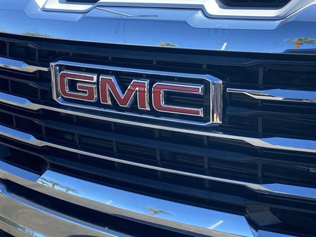 Photo of 2025 Summit White GMC Sierra 2500