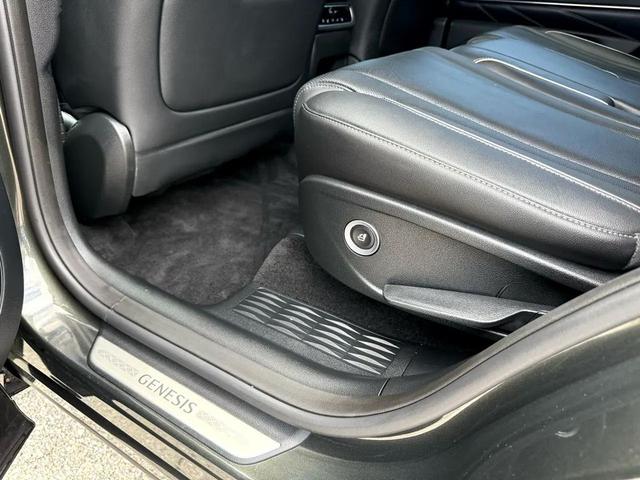 Photo of 2025 Dark Green Genesis GV80
