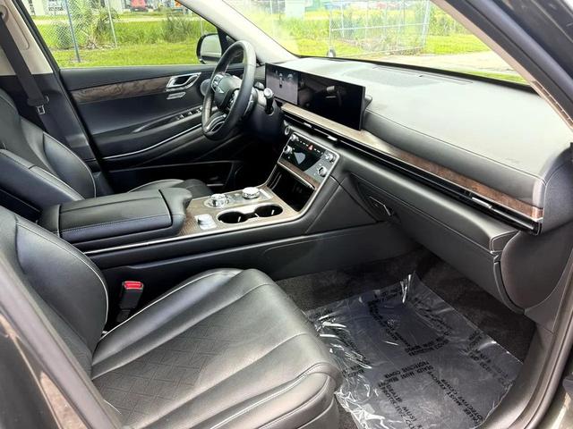 Photo of 2025 Dark Green Genesis GV80