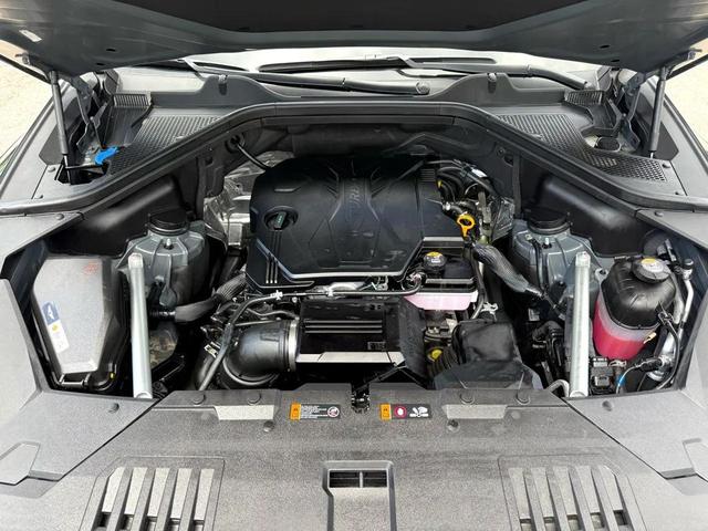 Photo of 2025 Dark Green Genesis GV80