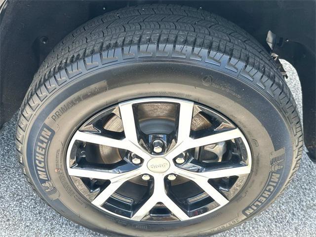 Photo of 2024 Bright White Clearcoat Jeep Grand Cherokee L