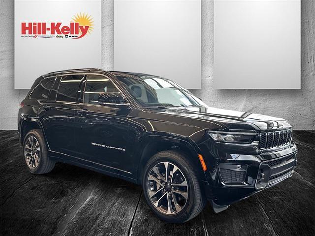 Photo of 2025 Diamond Black Crystal Pearlcoat Jeep Grand Cherokee