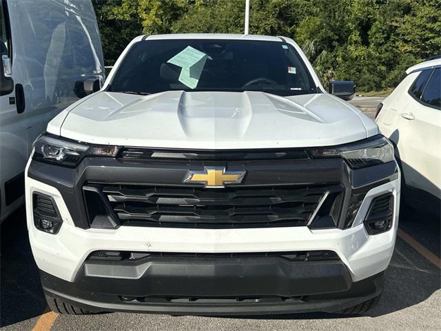 Photo of 2024 Summit White Chevrolet Colorado