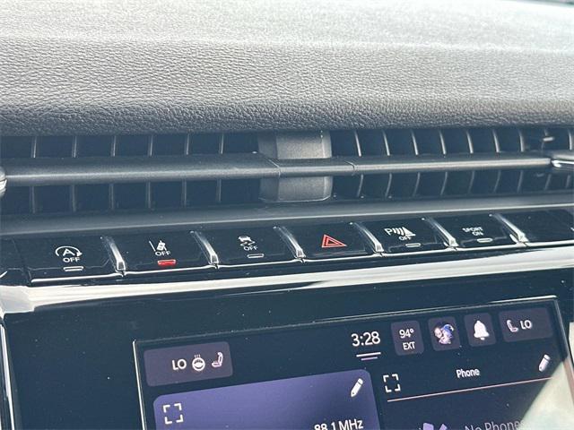 Photo of 2023 Diamond Black Crystal Pearlcoat Jeep Grand Cherokee