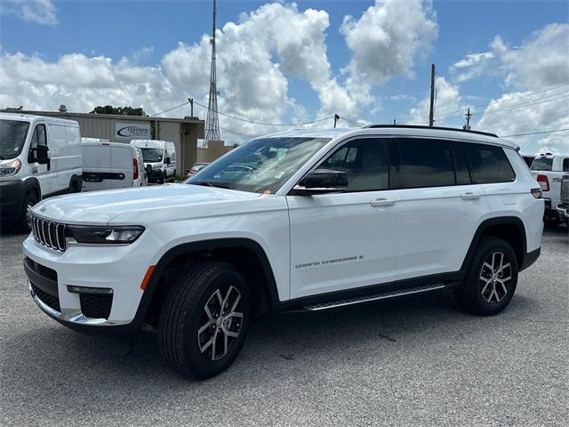 Photo of 2025 Bright White Clearcoat Jeep Grand Cherokee L