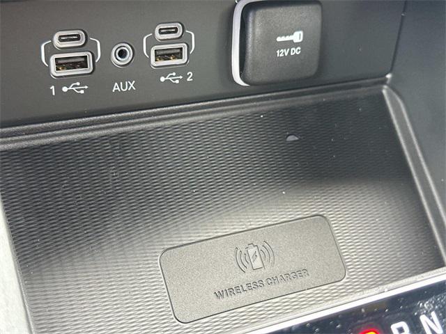 Photo of 2025 Diamond Black Crystal Pearlcoat Jeep Grand Cherokee