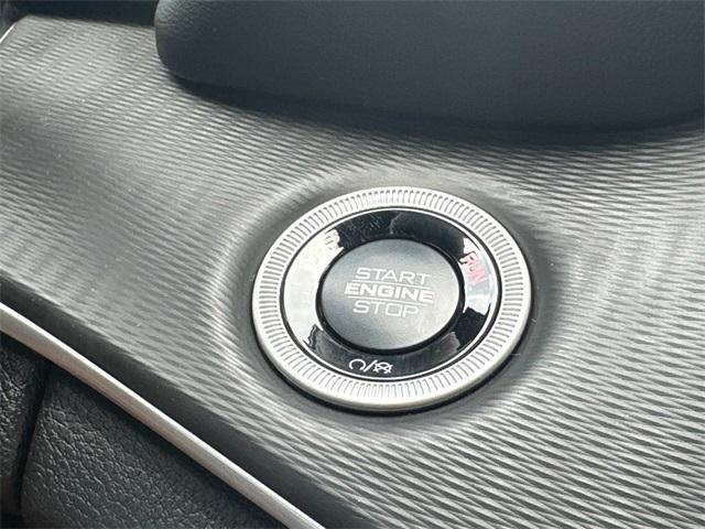 Photo of 2025 Diamond Black Crystal Pearlcoat Jeep Grand Cherokee