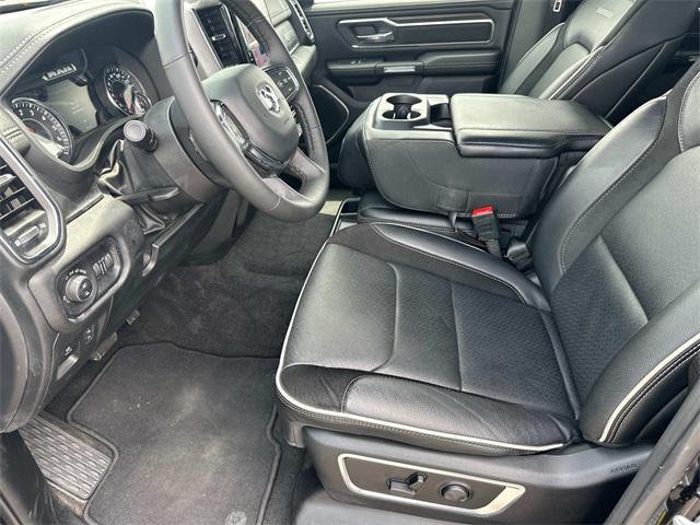 Photo of 2025 Diamond Black Crystal Pearlcoat RAM 1500