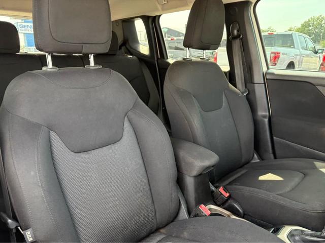 Photo of 2017 Alpine White Jeep Renegade