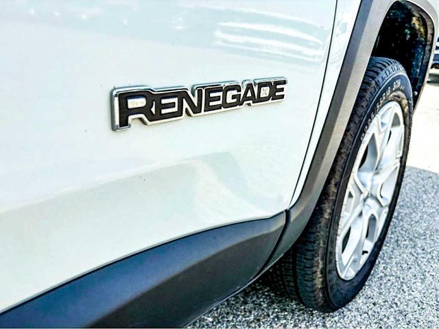 Photo of 2017 Alpine White Jeep Renegade