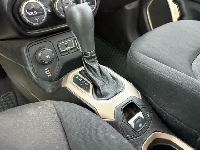 Photo of 2017 Alpine White Jeep Renegade