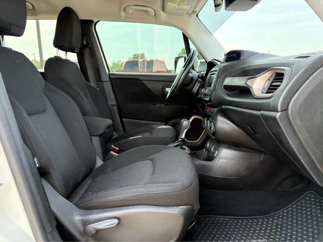 Photo of 2017 Alpine White Jeep Renegade