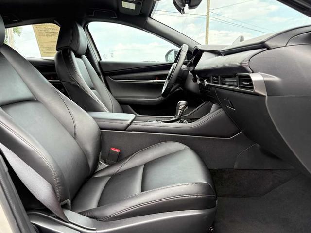 Photo of 2024 Platinum Quartz Metallic Mazda Mazda3