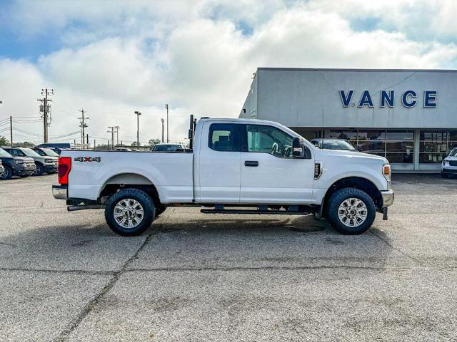 Photo of 2022 Oxford White Ford F-250