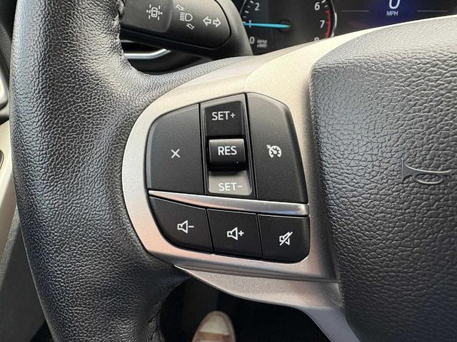Photo of 2023 Iconic Silver Metallic Ford Explorer
