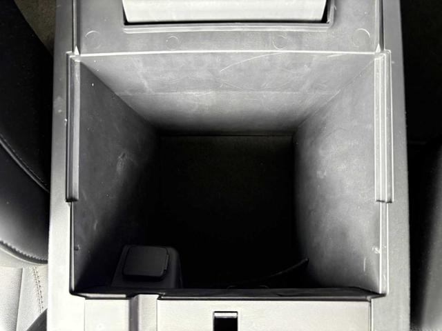 Photo of 2023 Iconic Silver Metallic Ford Explorer