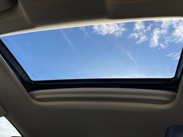 Photo of 2022 White Honda Civic