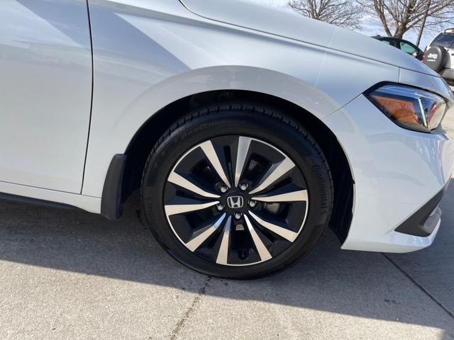 Photo of 2022 White Honda Civic