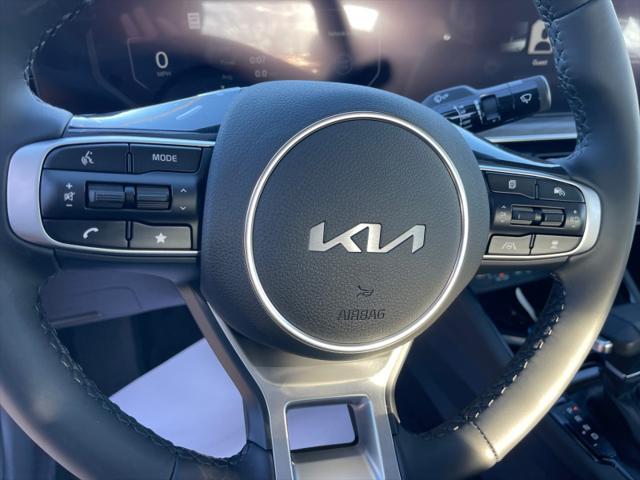 Photo of 2025 Aurora Black Pearl Kia K5