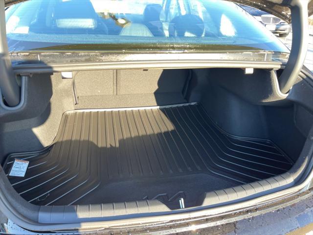 Photo of 2025 Aurora Black Pearl Kia K5