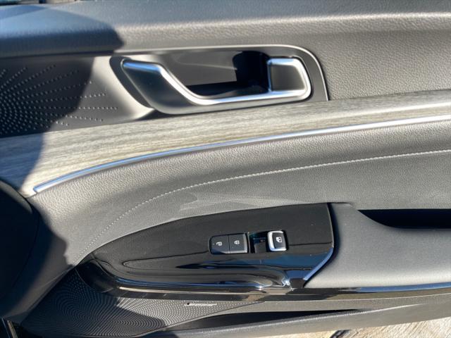 Photo of 2025 Aurora Black Pearl Kia K5