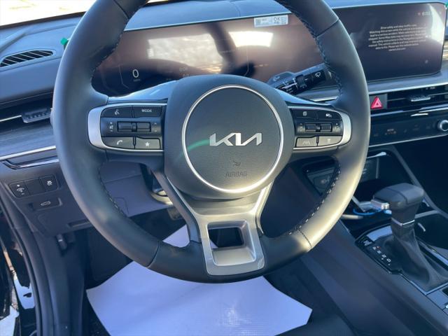 Photo of 2025 Aurora Black Pearl Kia K5