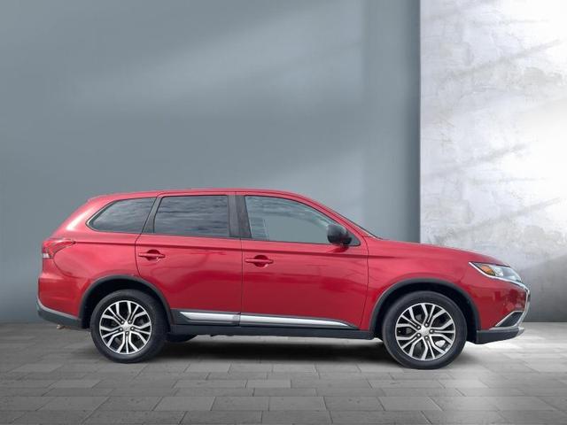 Photo of 2017 Red Mitsubishi Outlander