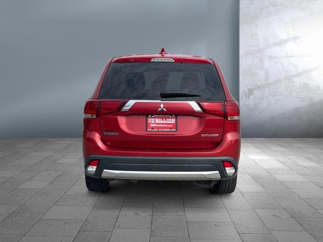 Photo of 2017 Red Mitsubishi Outlander