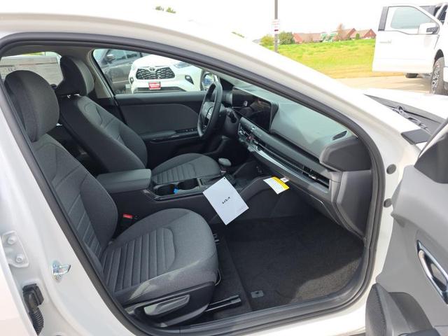 Photo of 2025 White Kia K4