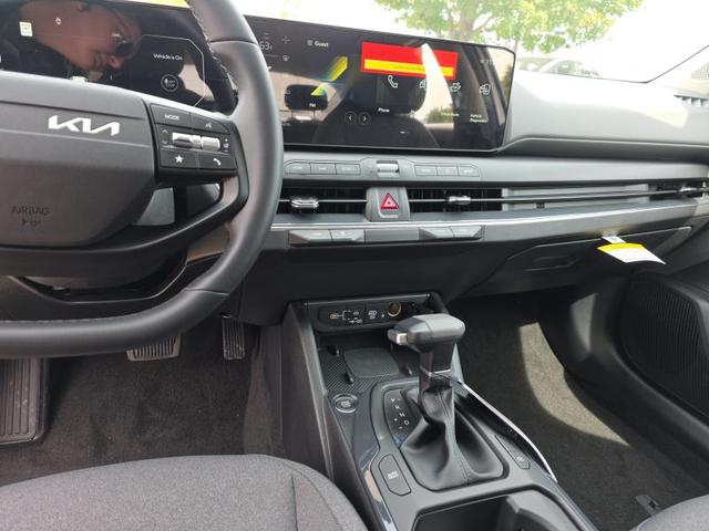 Photo of 2025 White Kia K4