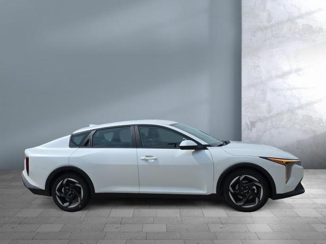 Photo of 2025 White Kia K4