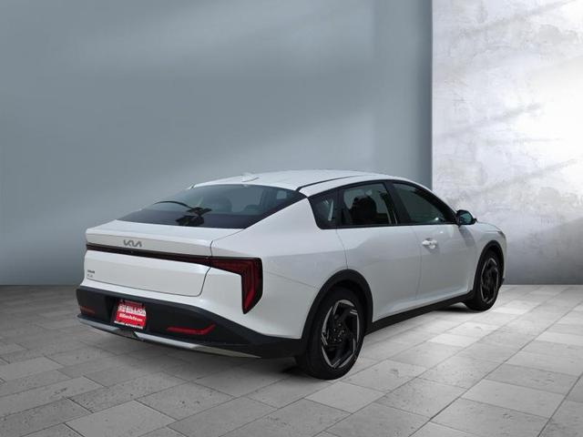 Photo of 2025 White Kia K4